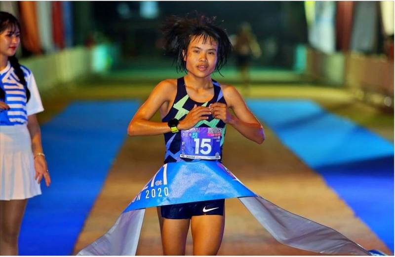 สัญชัย - ลินดา สองนักวิ่งทีมชาติไทย คว้าแชมป์การแข่งขัน ในศึก “อุบล 21.1 มาราธอน 2020” ก็มีนักวิ่งดีกรีไม่ธรรมดา อย่าง “สัญชัย นามเขต”